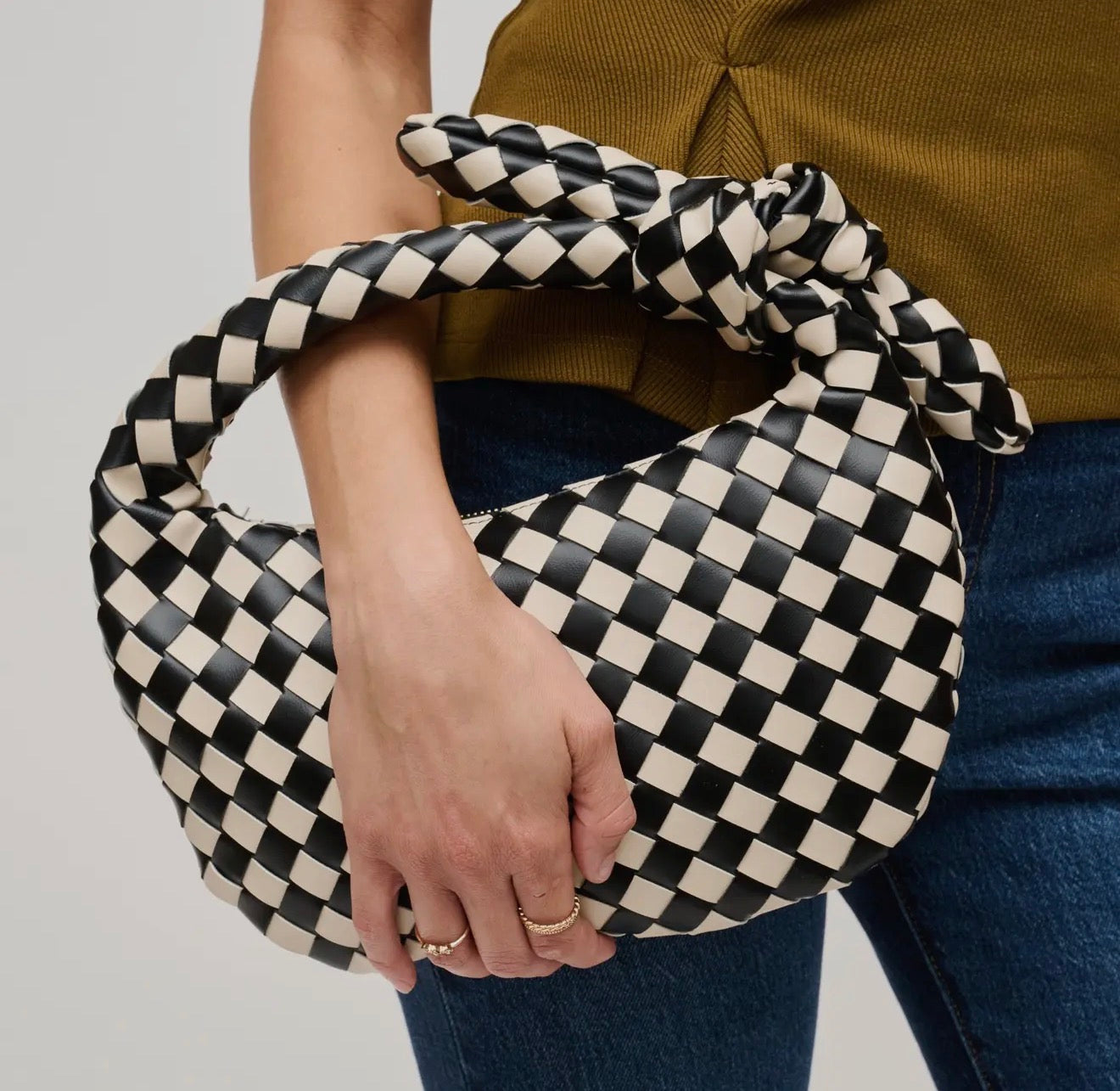 Woven Knot Clutch - Black/Iv